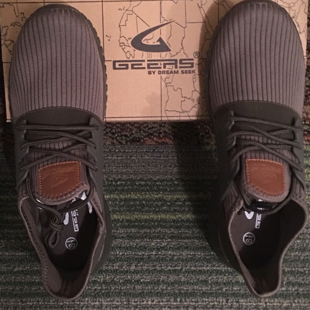 GYM SHOES